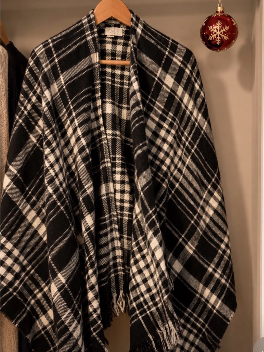 LOFT Black & White Plaid Wrap NWOT